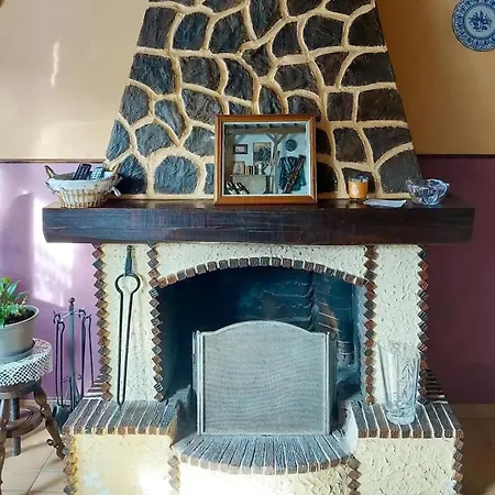 Holiday home Maison Charmante Proche De Longvilliers Avec Jardin